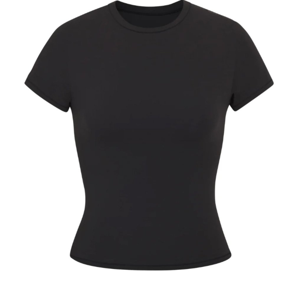 NWT SKIMS Soft Smoothing T-shirt- Retail: $52